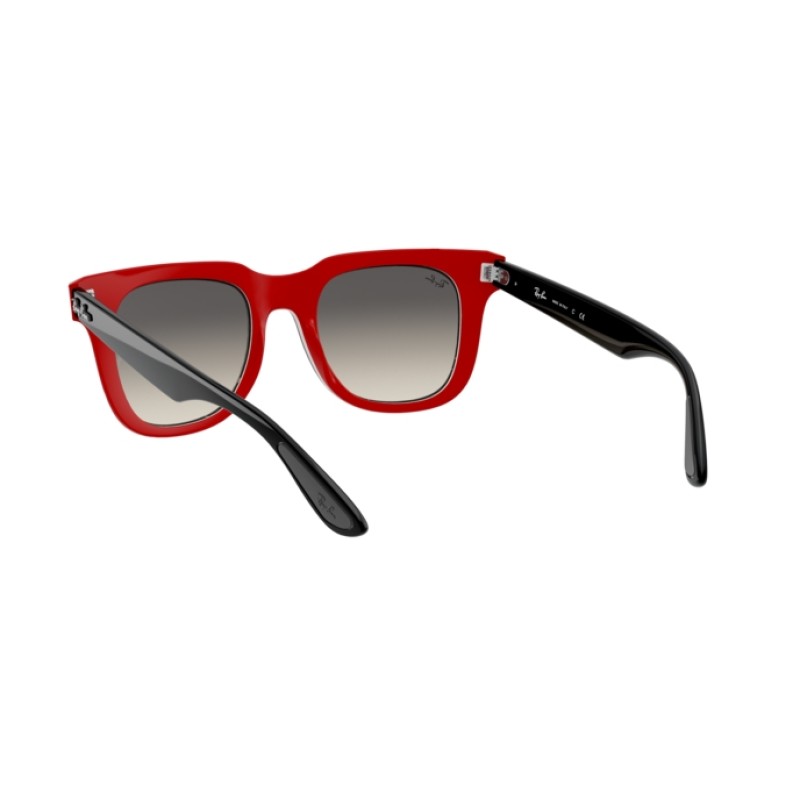 Ray-Ban RB 4368 - 651811 Noir Blanc Rouge